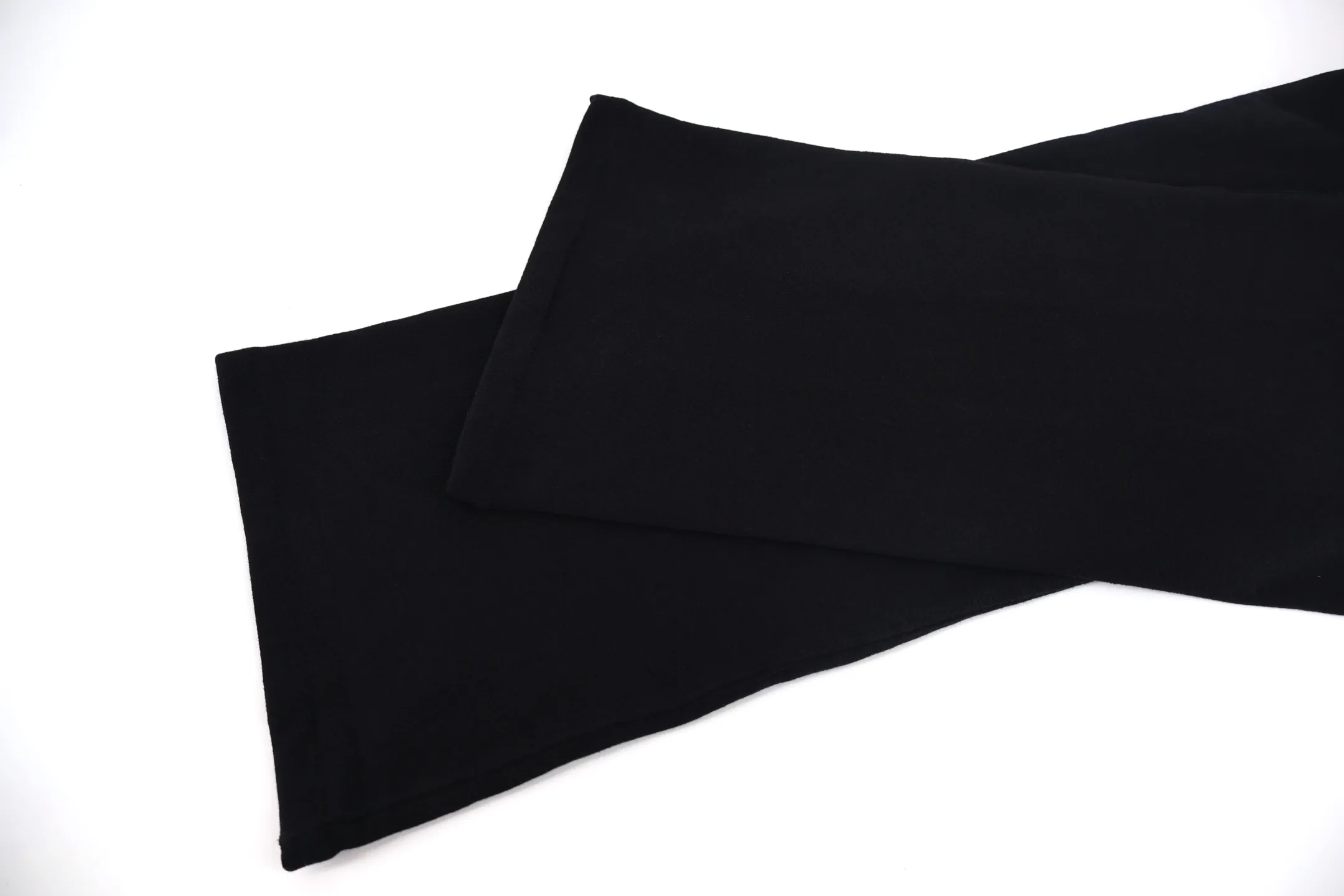 🅿️440 CH Croix heart flocked cross trousers. The fabric is high-definition, ultra-heavy-weight cotton with double yarn and compact Xinjiang cotton. The weight is 320 grams. The cloth surface is clean, the cloth pattern is clear, the hand feels tight and stiff, and the color fastness is high. It does not change shape or discolor. Threads and accessories are all independently developed and customized. The flocked cross at the waistband is laser-cut and then hot-pressed and positioned at fixed points. Calfskin leather label at back waistband. Size:S-M-L-XL